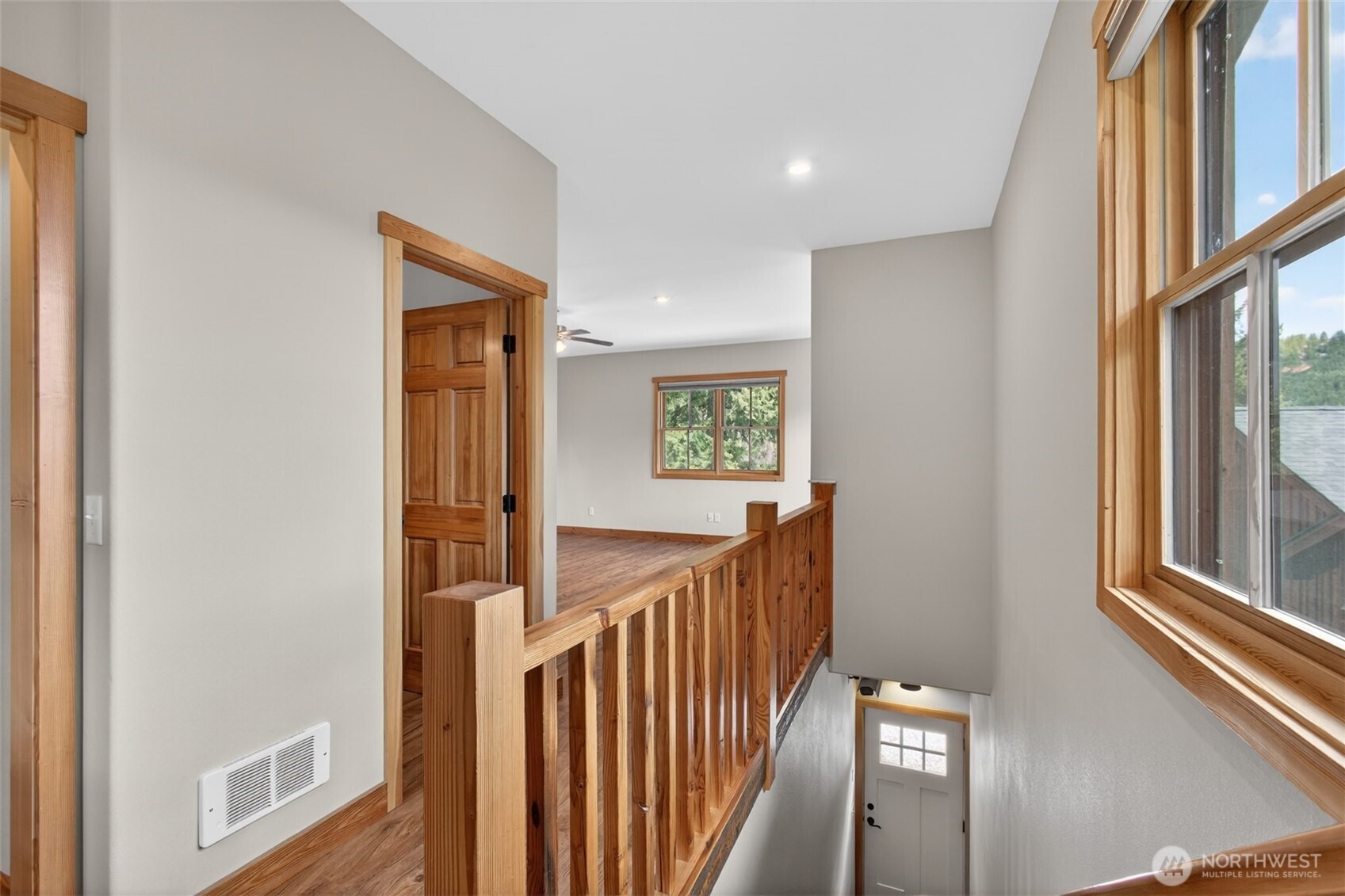 215 Lois Lane Property Photo 34