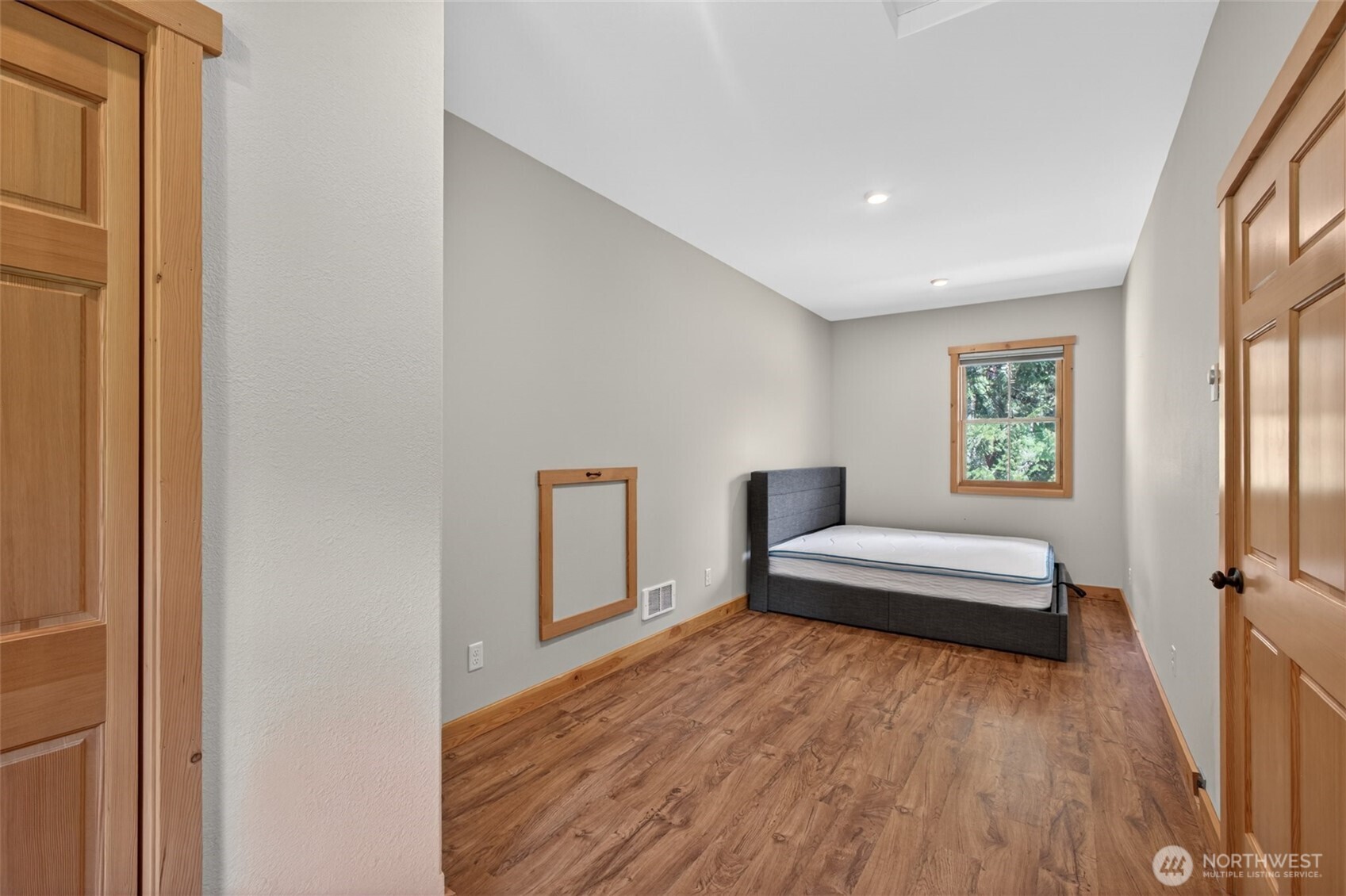 215 Lois Lane Property Photo 36