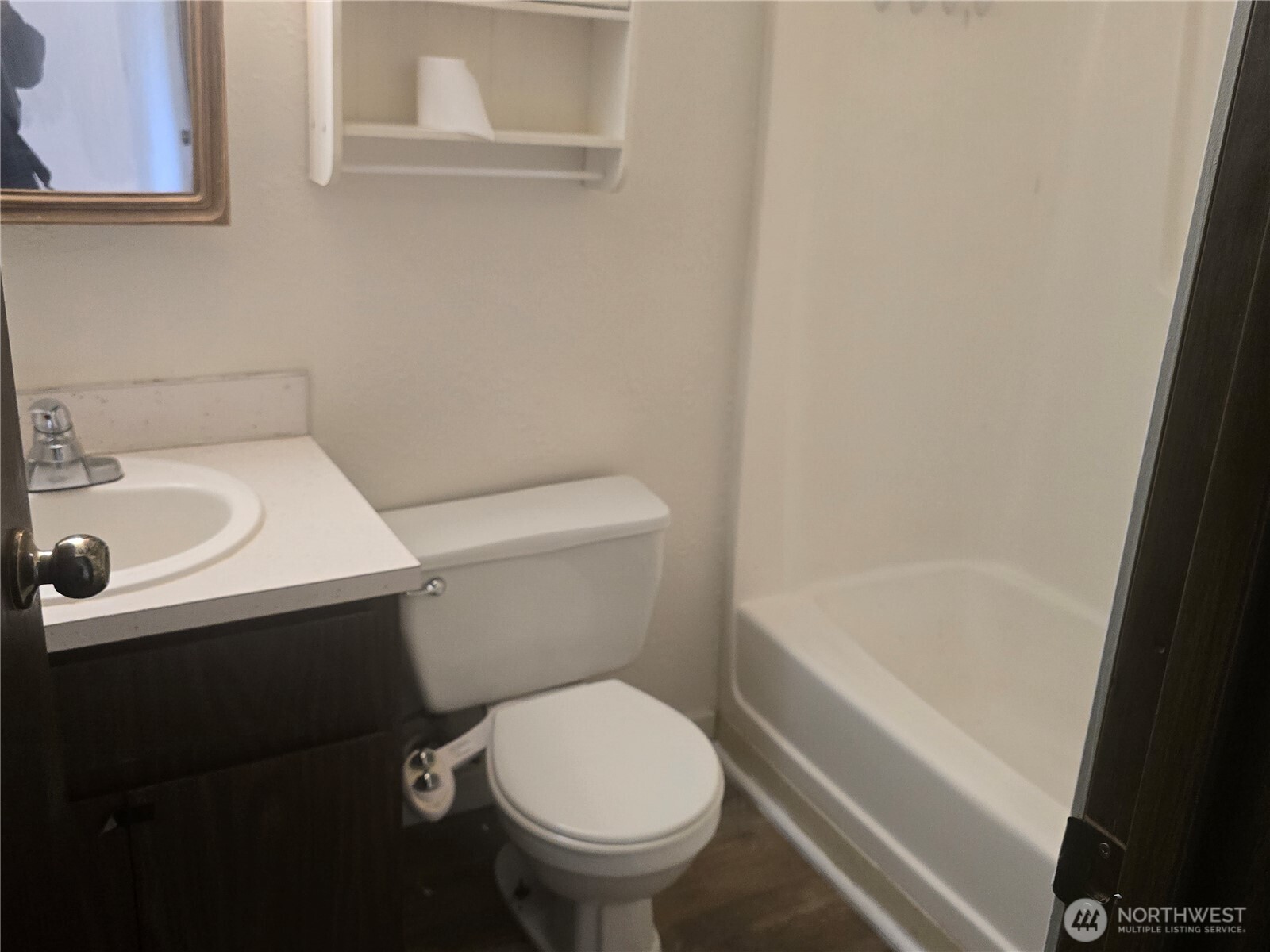 1011 Macfarlane Property Photo 14