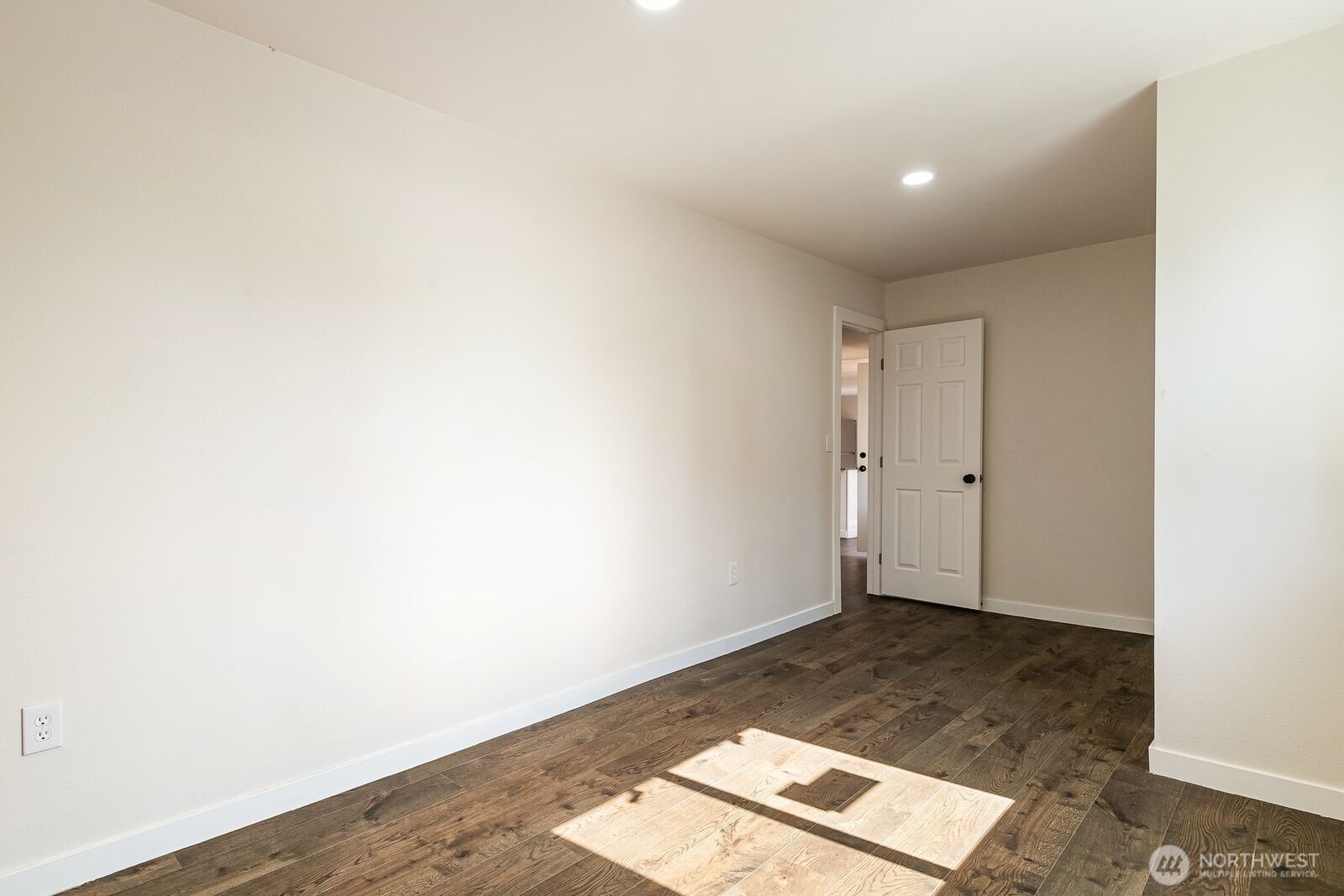 2392 Douglas Road 19 Property Photo 21