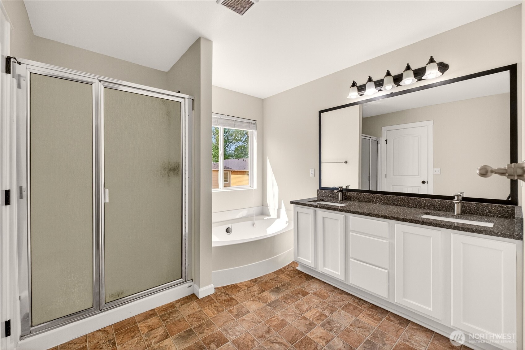 335 Ne Graham Avenue Property Photo 14