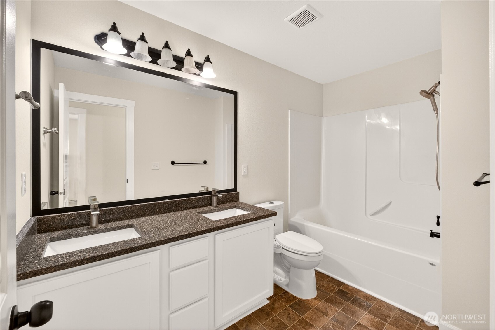 335 Ne Graham Avenue Property Photo 16