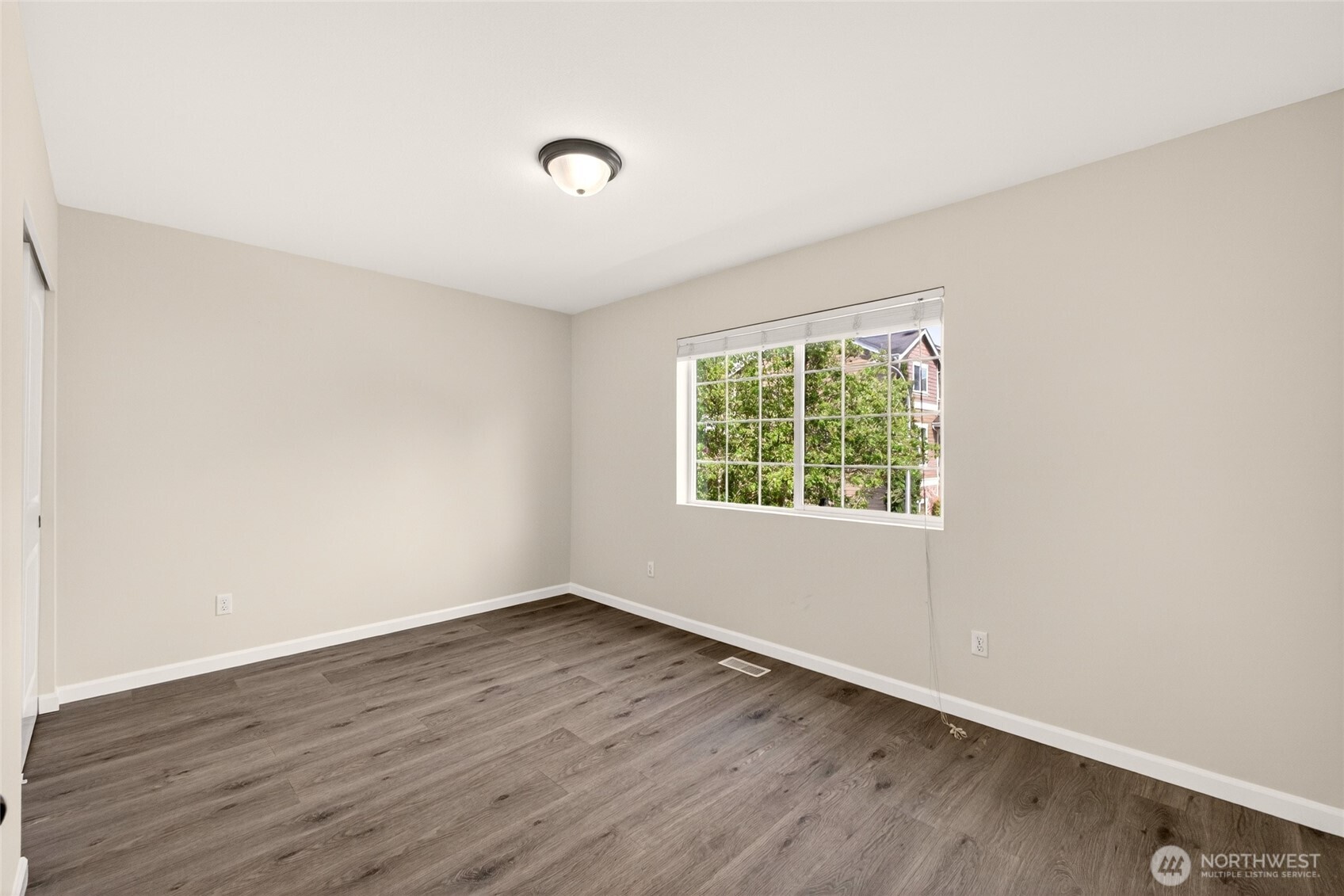 335 Ne Graham Avenue Property Photo 17