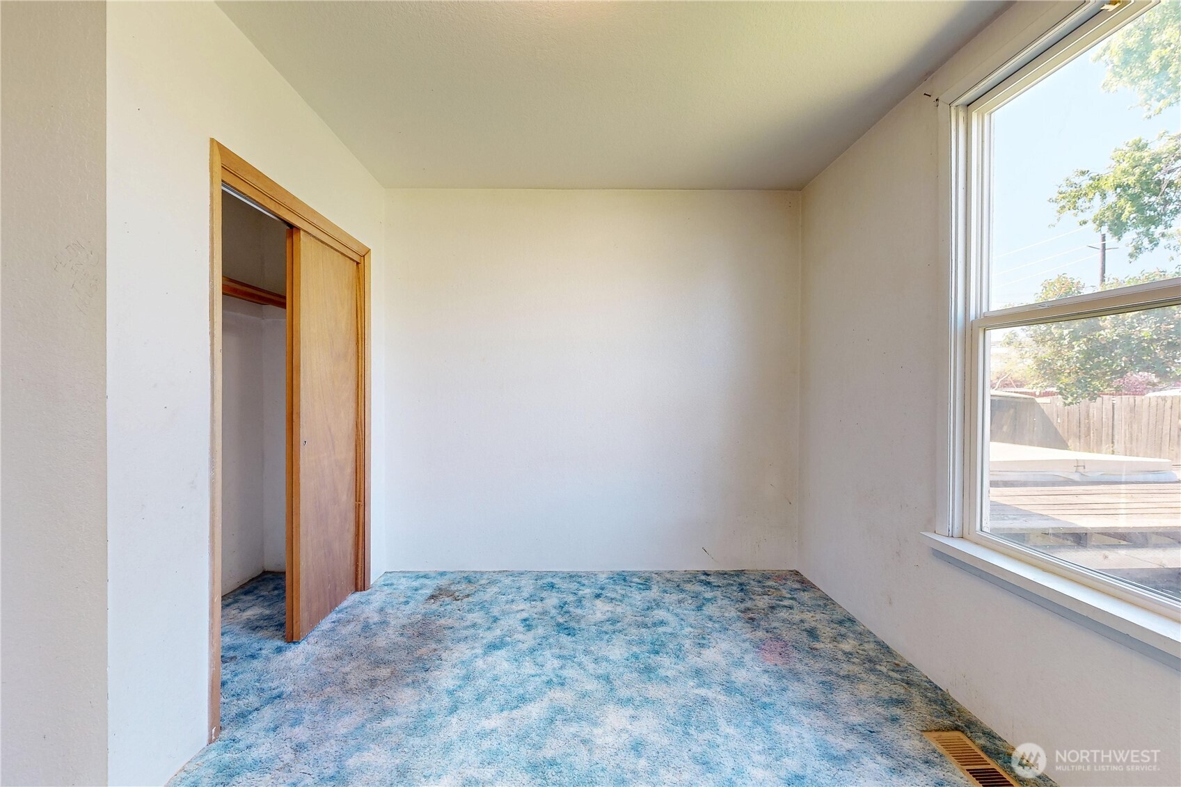 319 W Cherry Street Property Photo 16