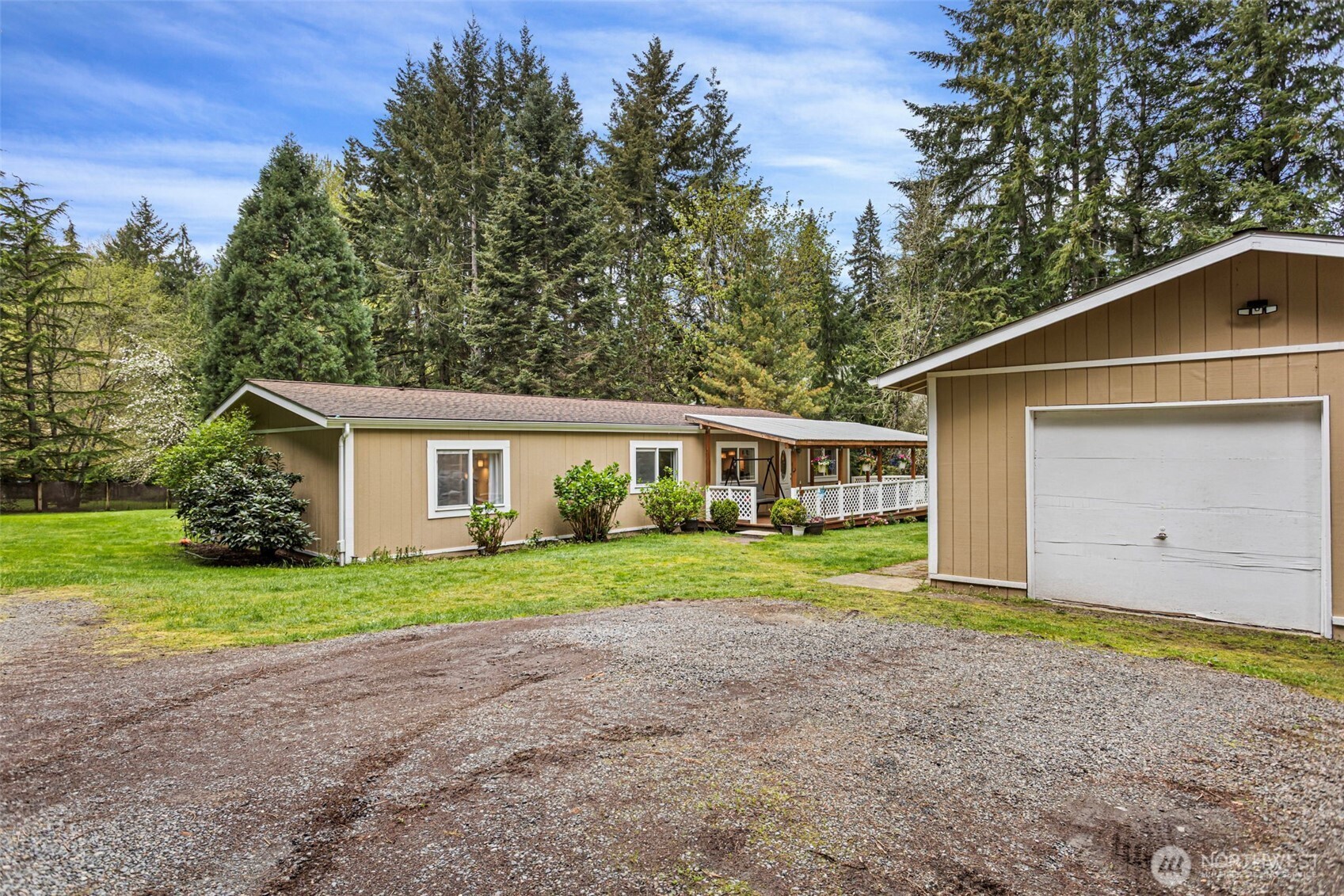 10407 206th Avenue Property Photo 3