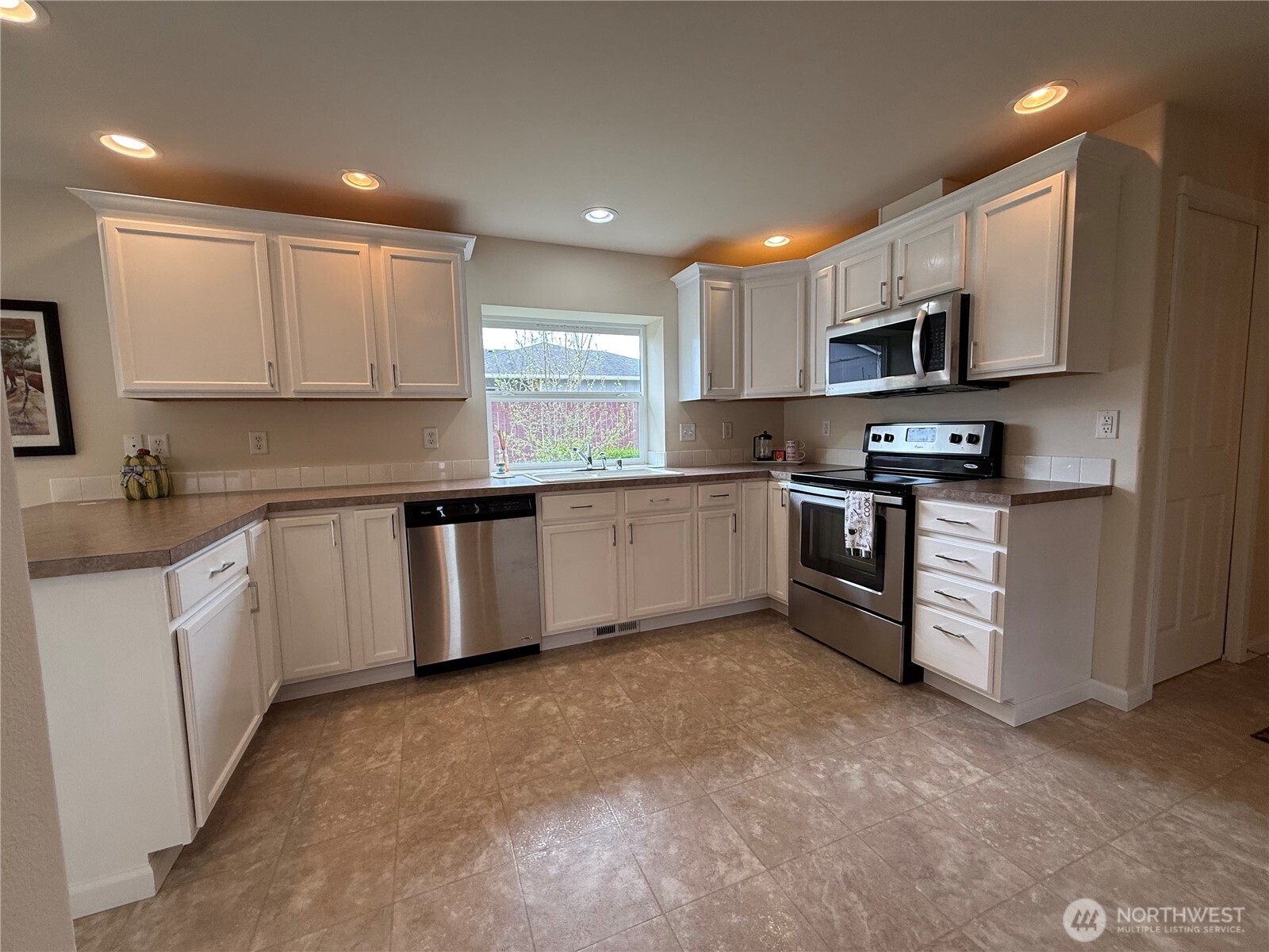 611 Andrews Avenue Property Photo 17