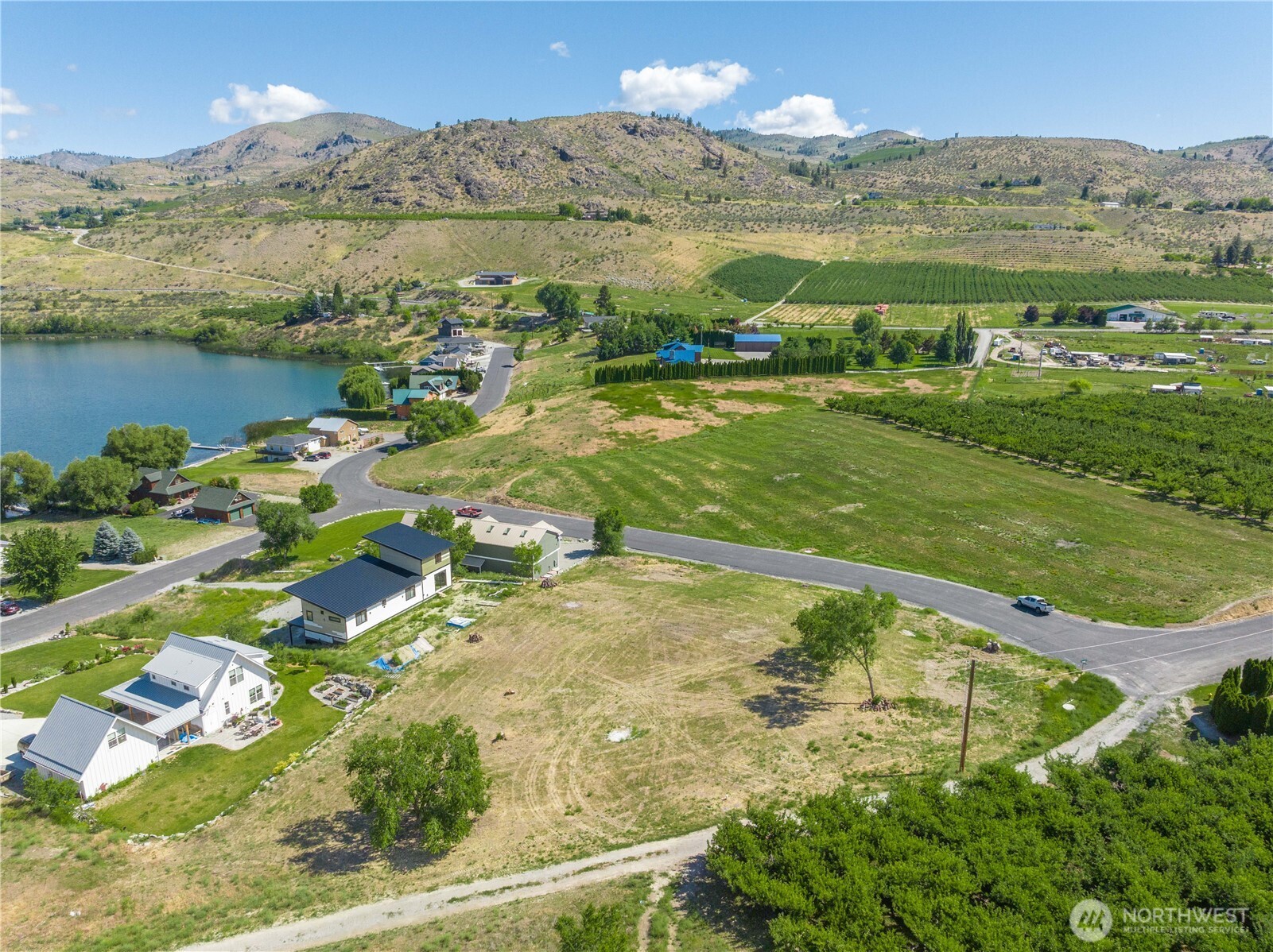 220 Roses Lake Drive Property Photo 7