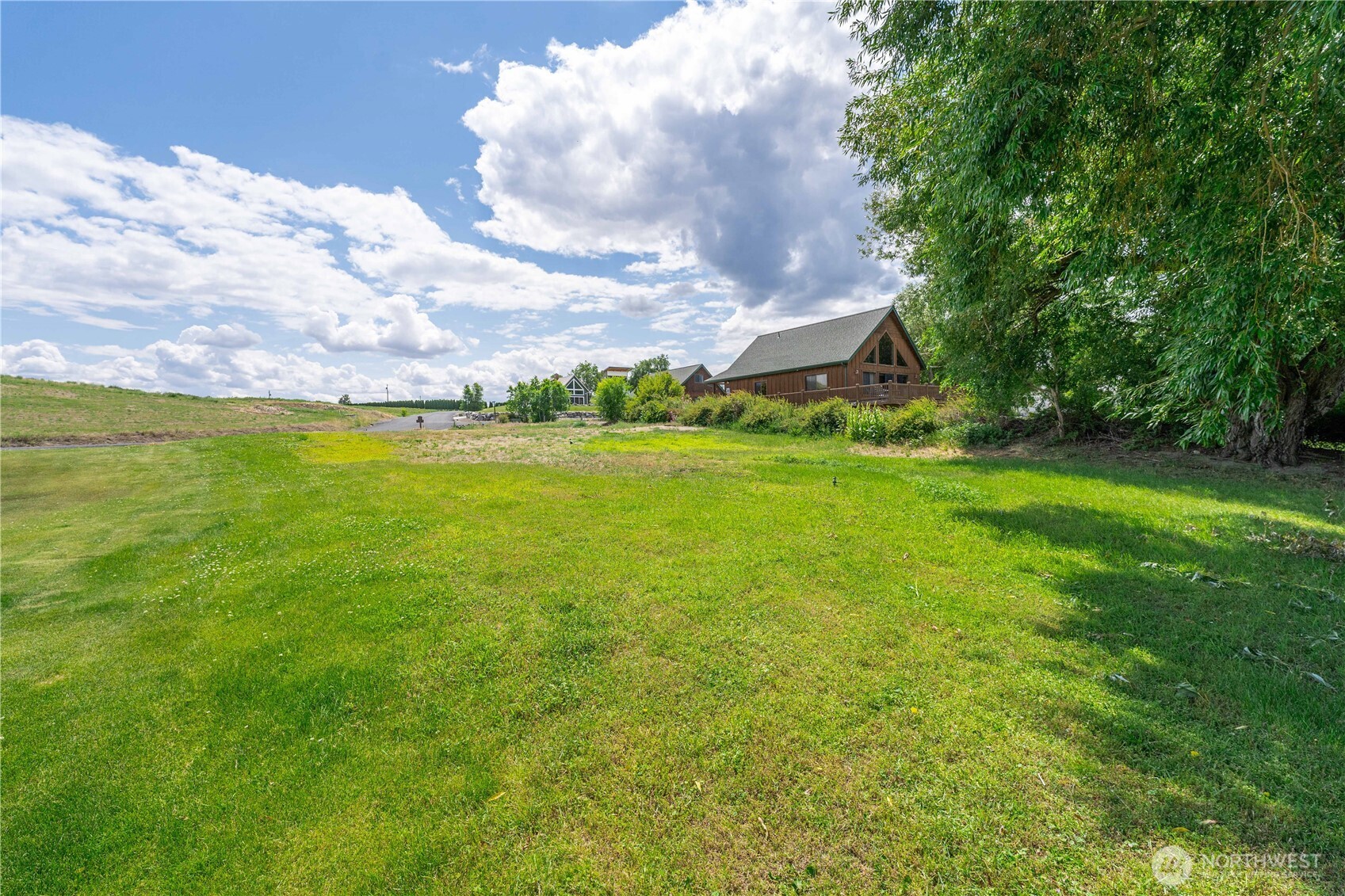 220 Roses Lake Drive Property Photo 30