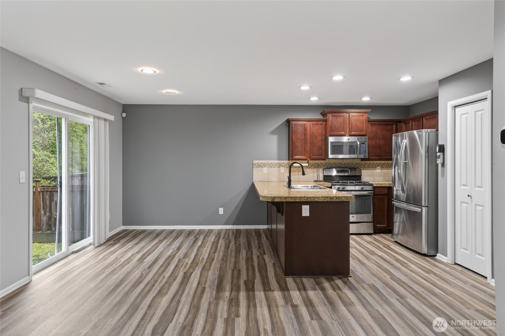 4224 E T Street Property Photo 4
