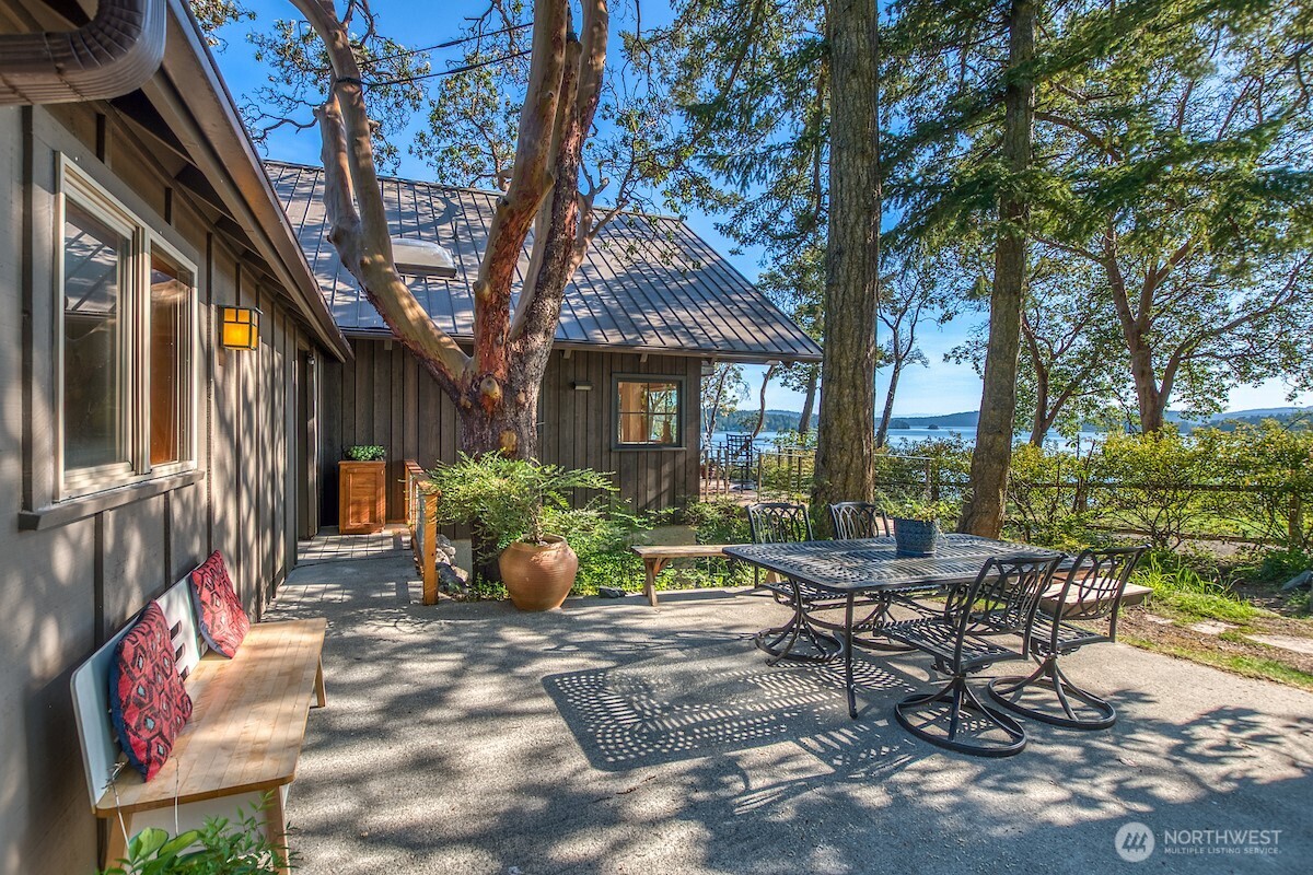 5686 Deer Harbor Road Property Photo 4