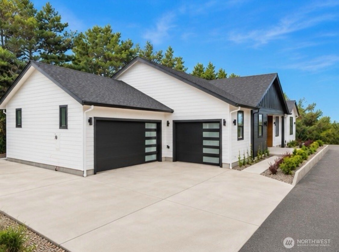 703 Shoreview Drive Property Photo 1