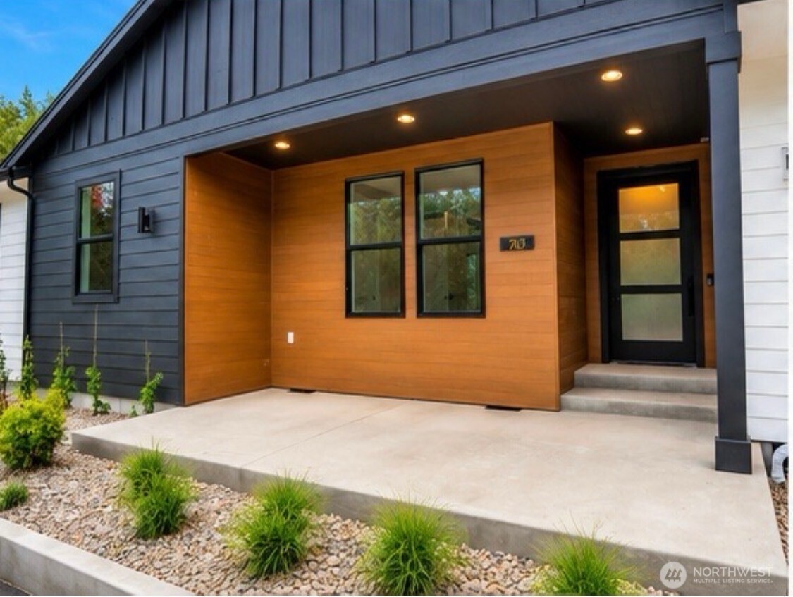 703 Shoreview Drive Property Photo 2