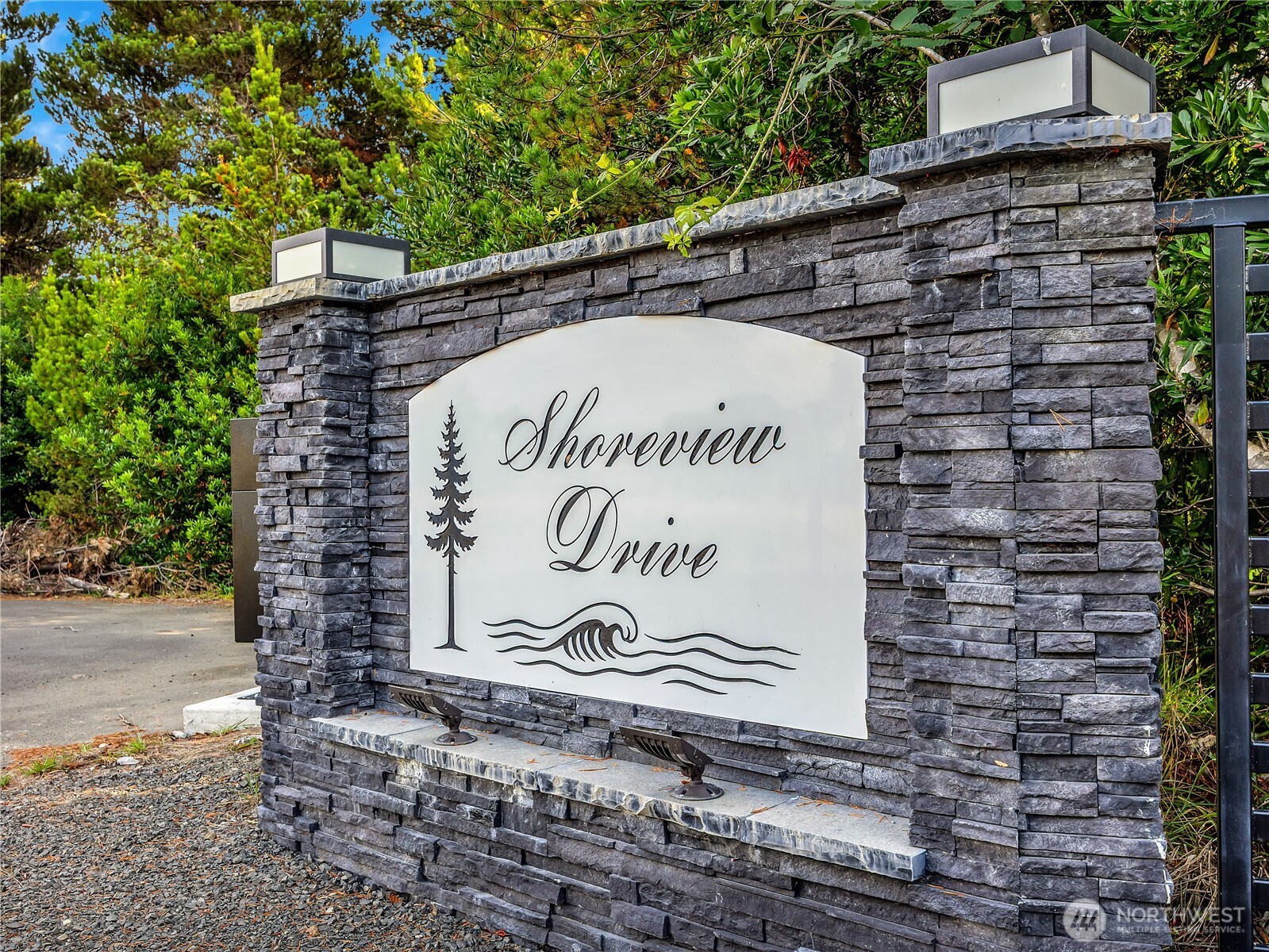 703 Shoreview Drive Property Photo 8
