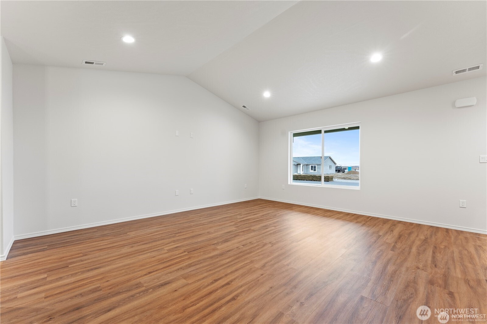 901 La Vista Drive Property Photo 3
