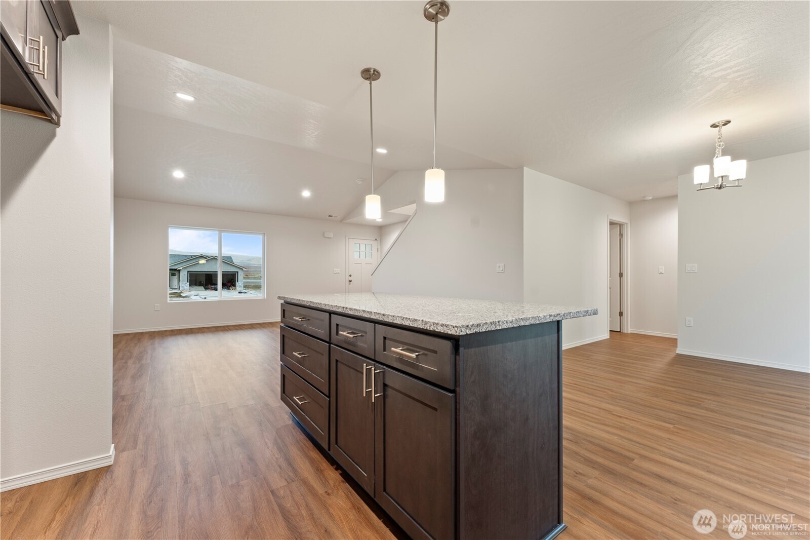 901 La Vista Drive Property Photo 4
