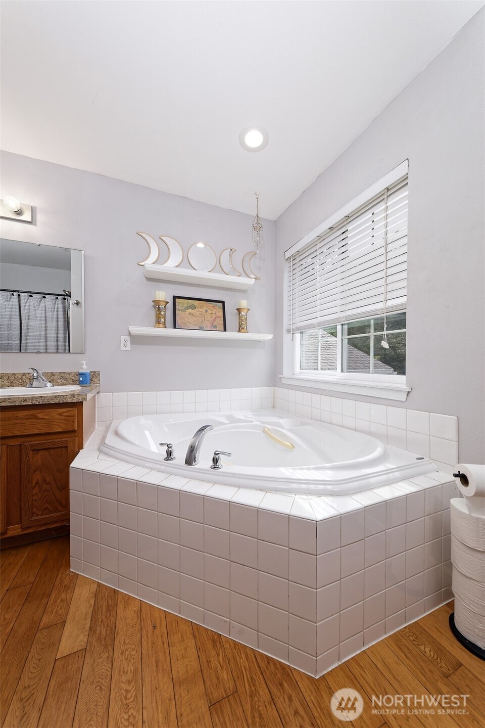 2412 Westwind Drive Property Photo 13