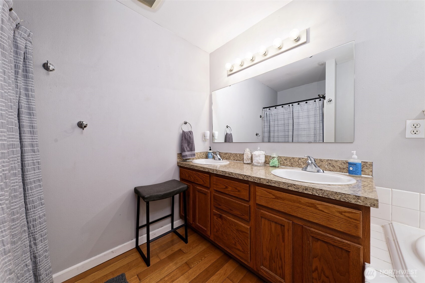 2412 Westwind Drive Property Photo 14