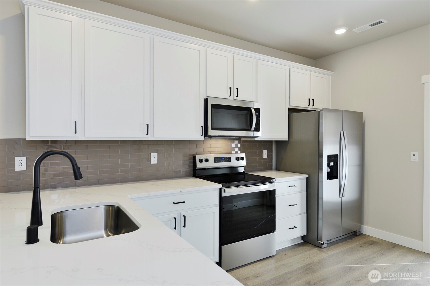 5922 Lost City Lane Property Photo 4