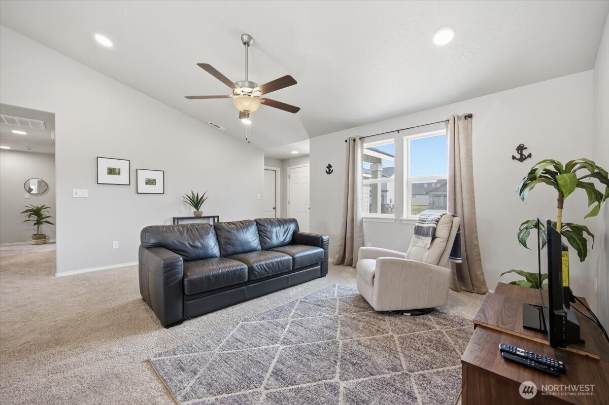 700 Regina Place Property Photo 7