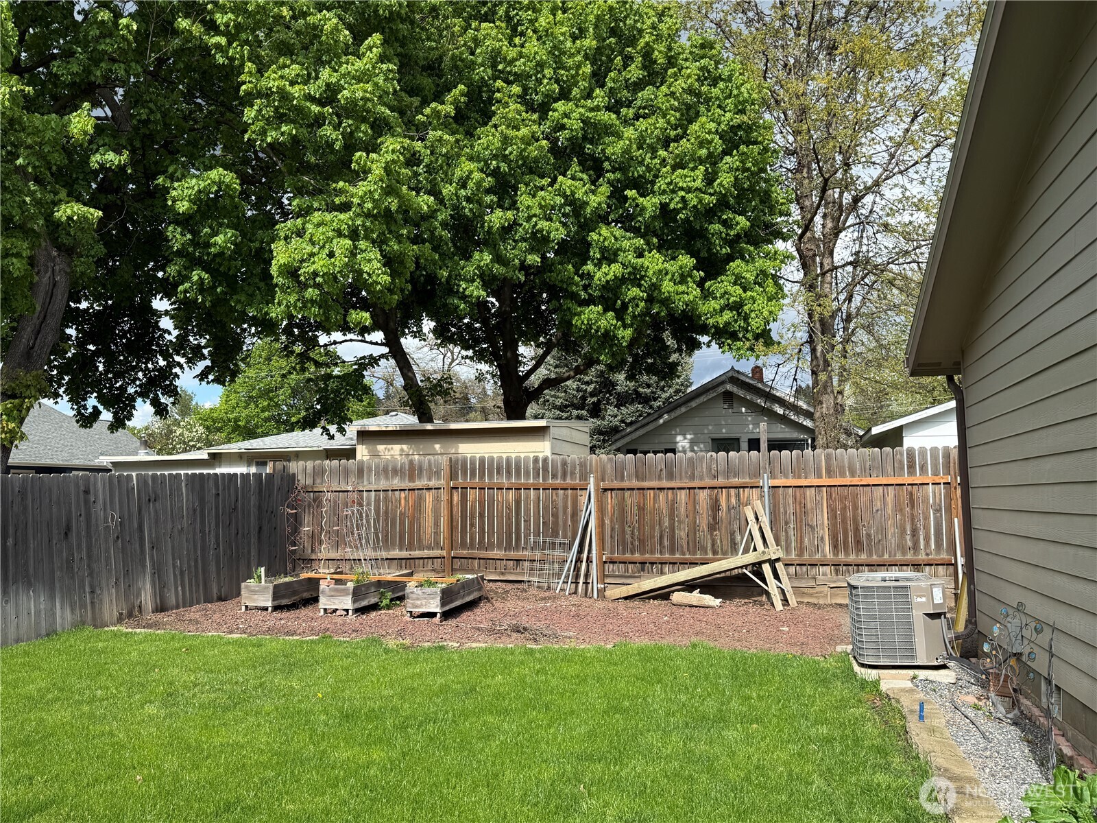 411 E Pearson Street Property Photo 20