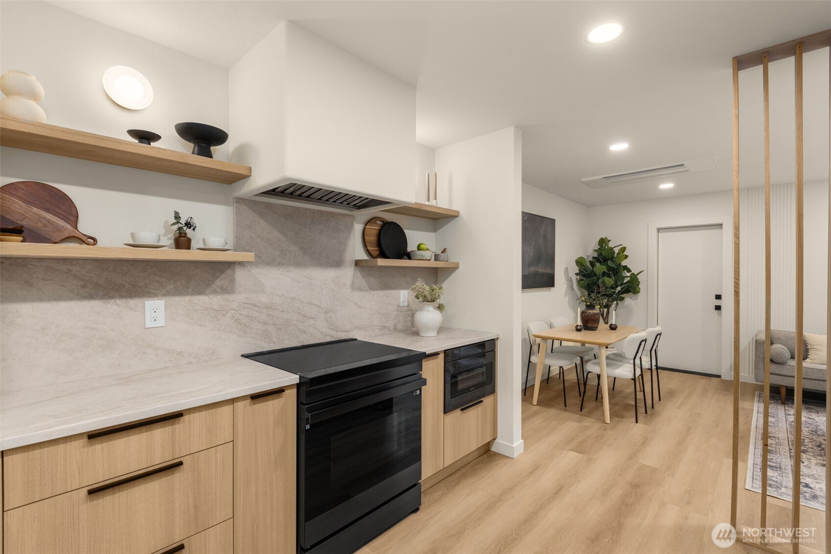 14035 Densmore Avenue Property Photo 6
