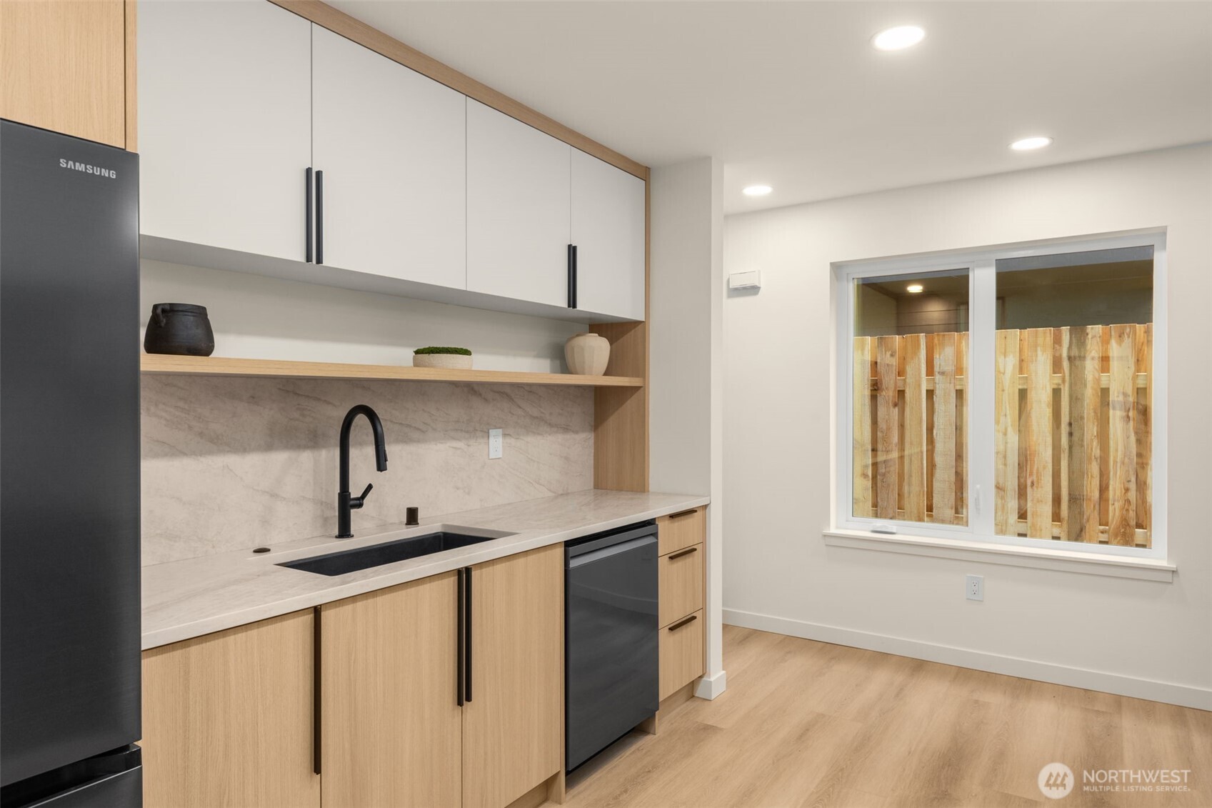 14035 Densmore Avenue Property Photo 8