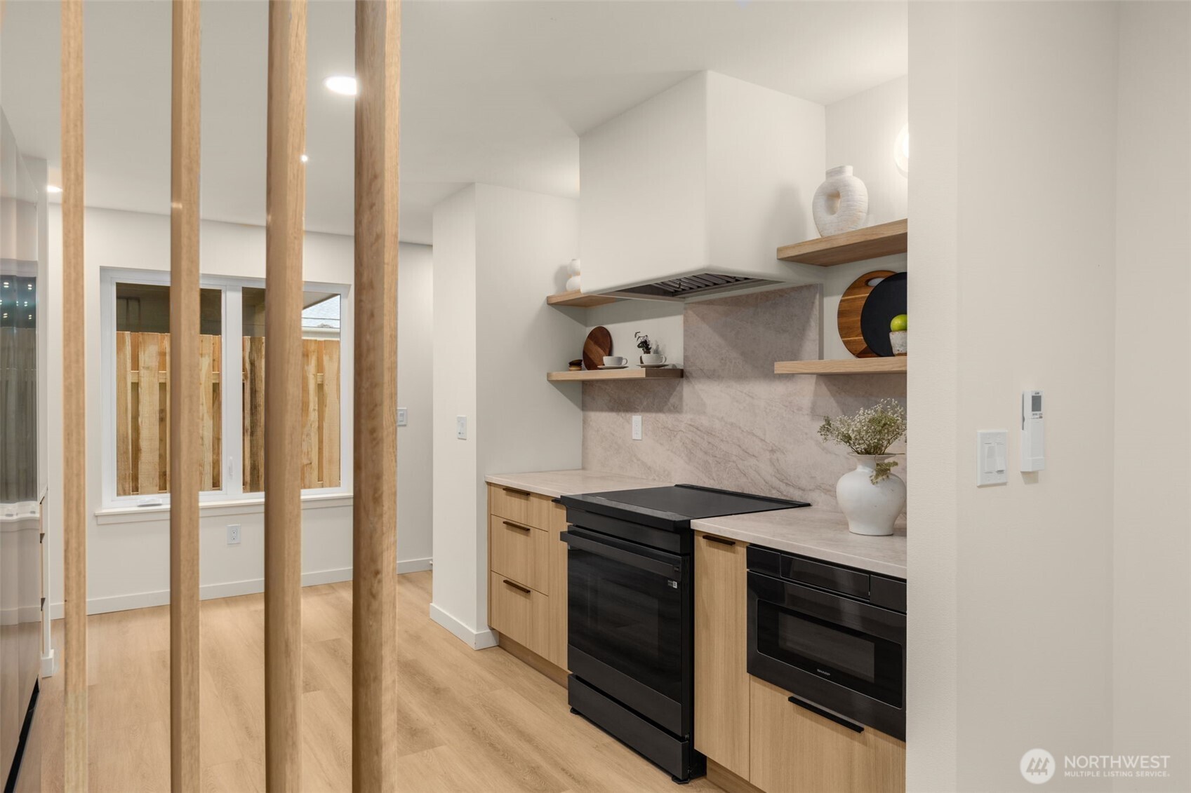 14035 Densmore Avenue Property Photo 9