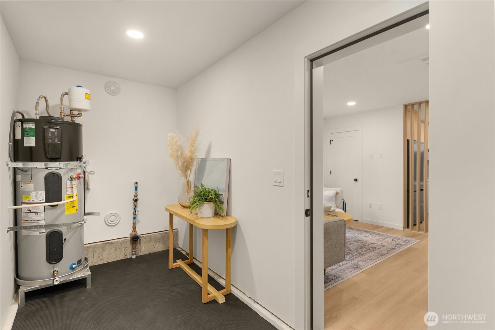 14035 Densmore Avenue Property Photo 23