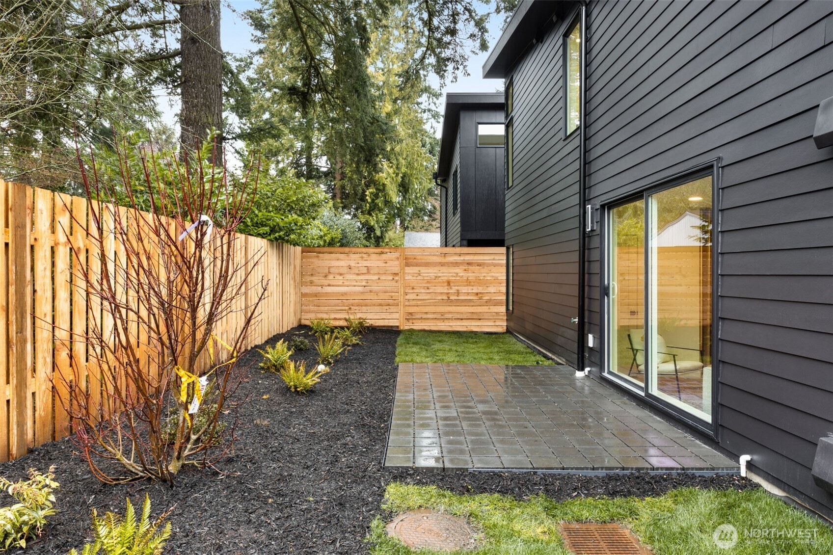 14035 Densmore Avenue Property Photo 24