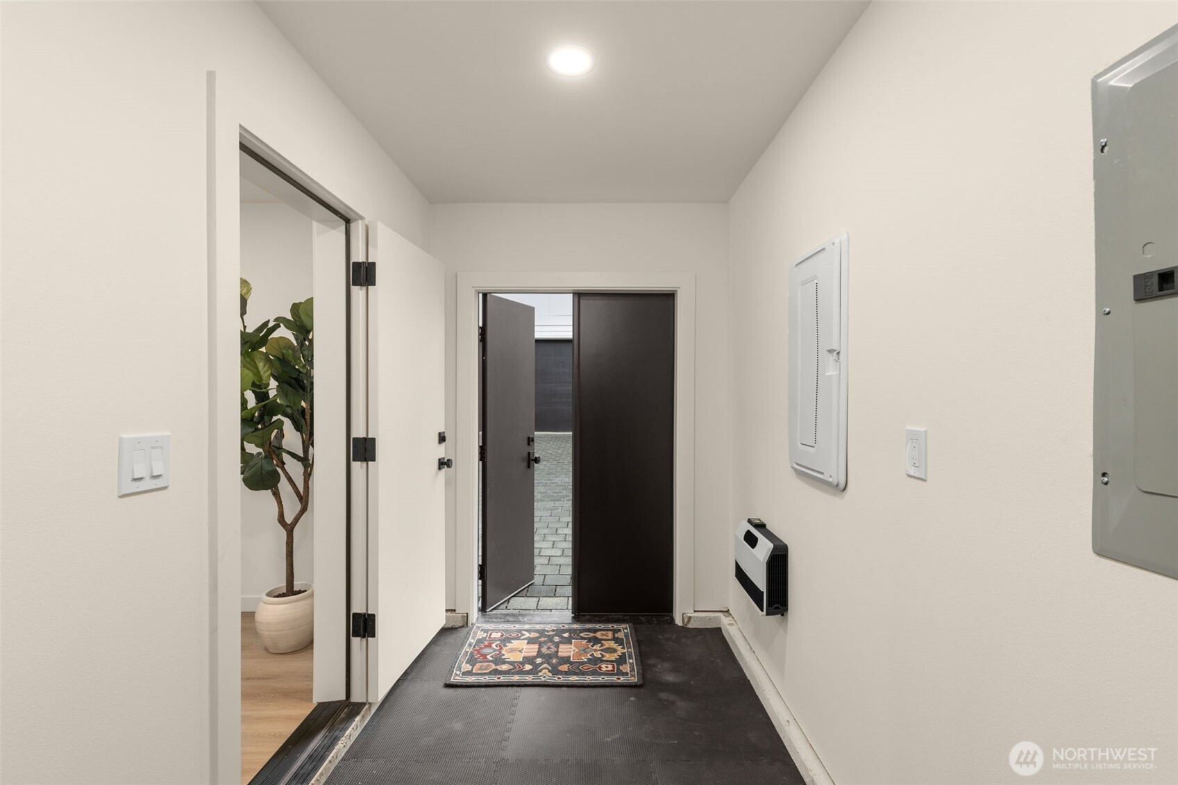 14035 Densmore Avenue Property Photo 25