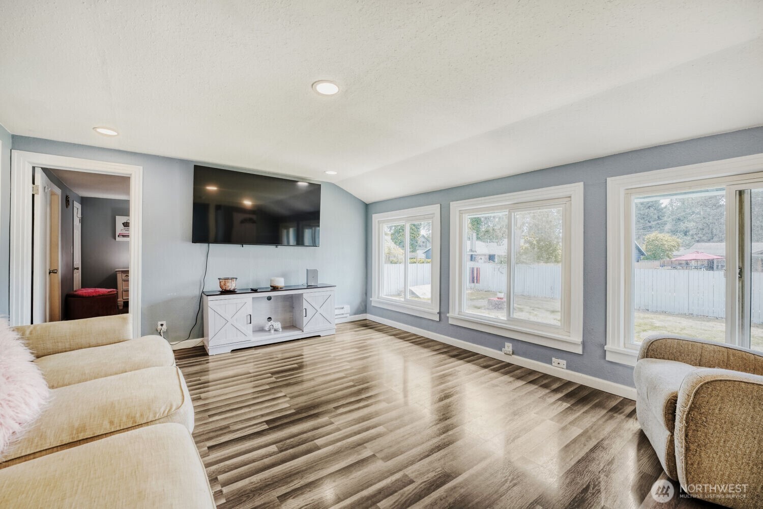 908 9th Street Property Photo 1