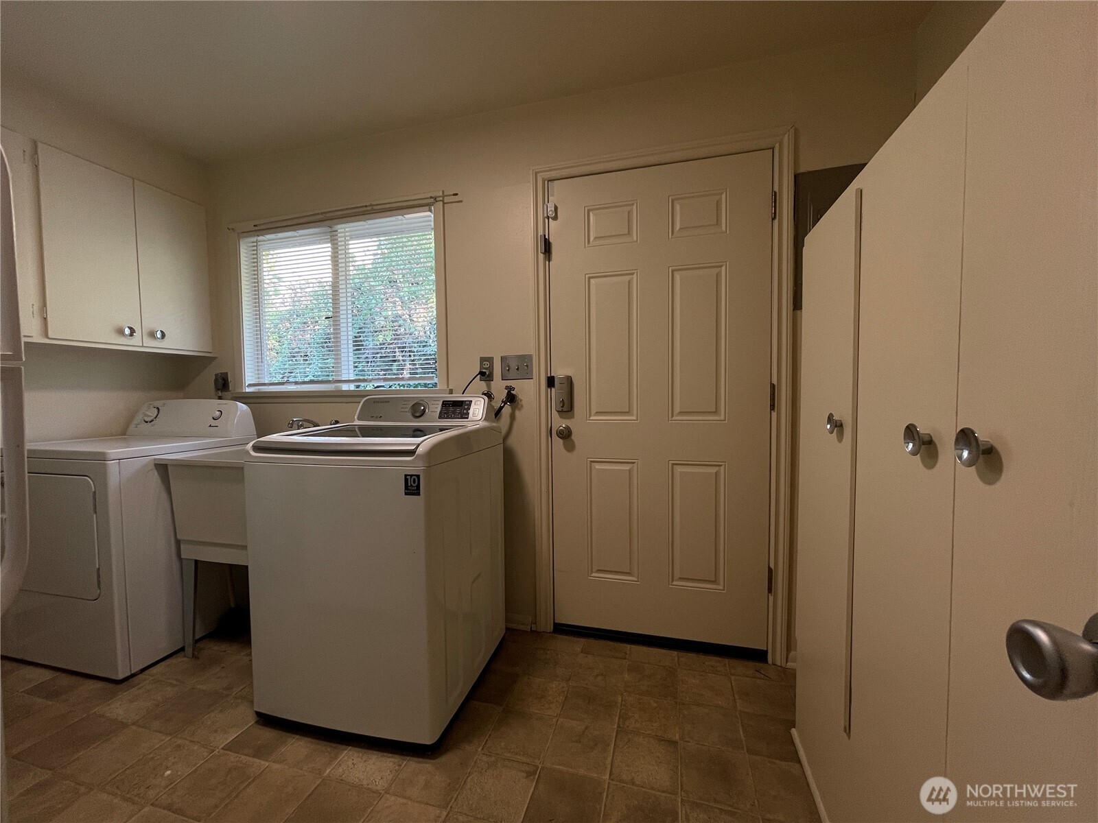 4030 Factoria Boulevard Property Photo 15