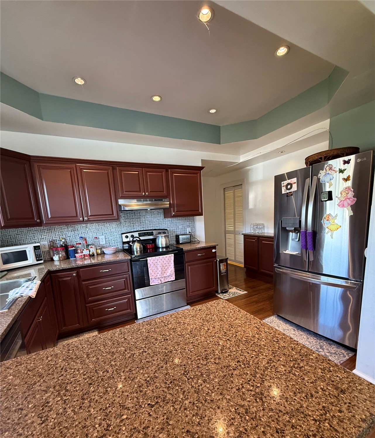 1919 Riddell Street Property Photo 6