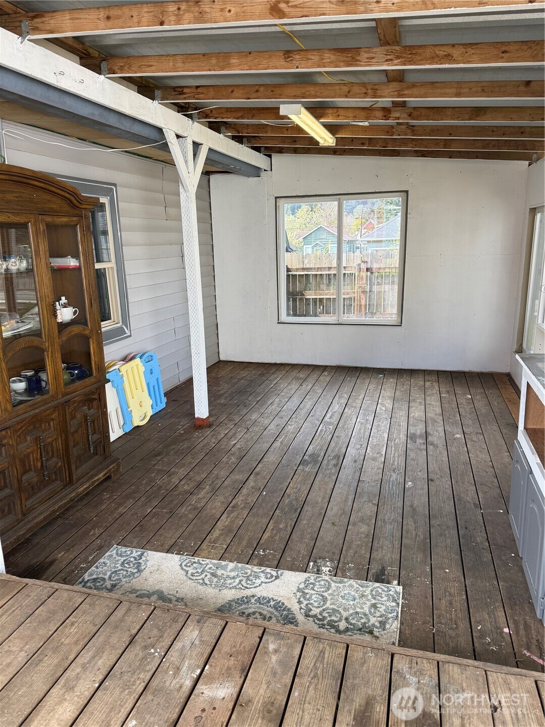 1919 Riddell Street Property Photo 16