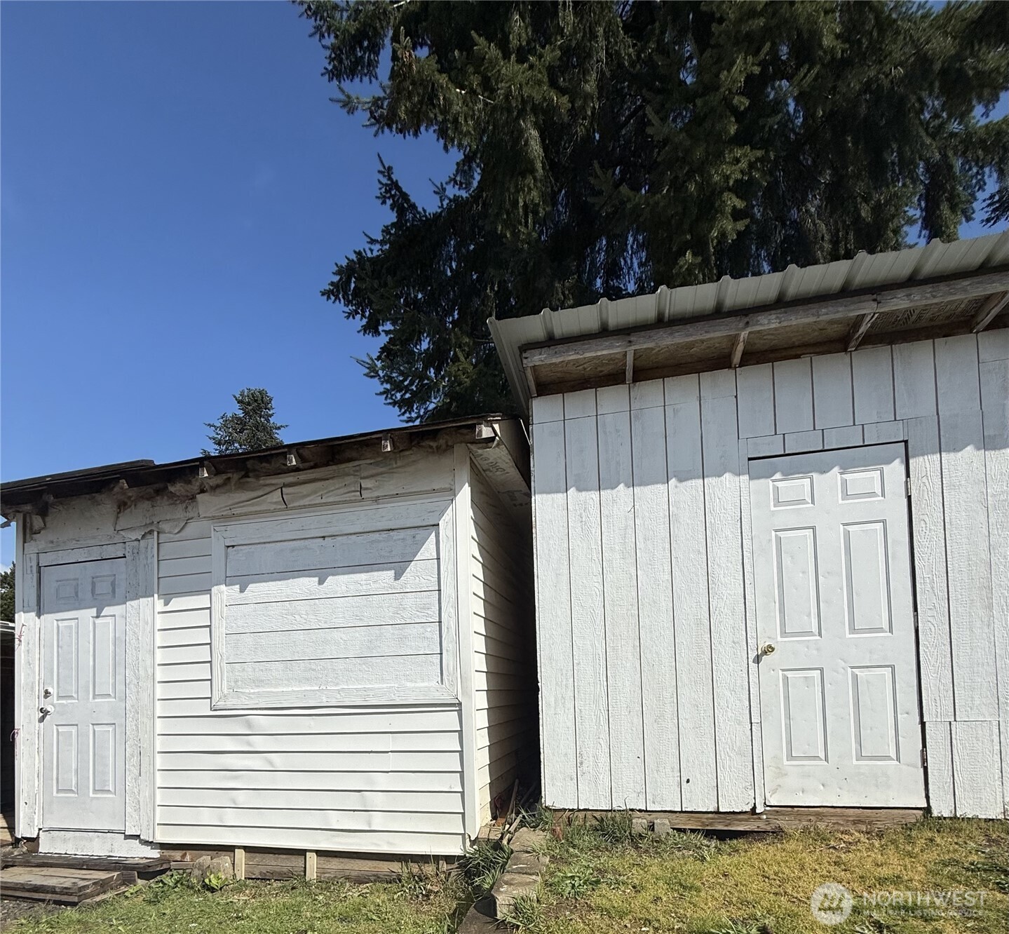 1919 Riddell Street Property Photo 17