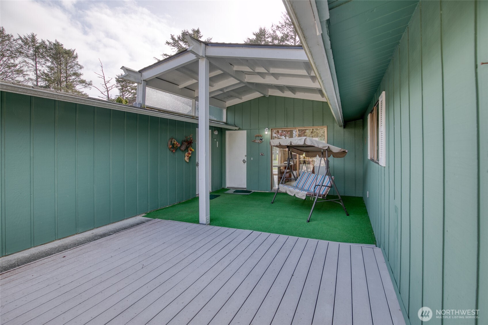 483 Dolphin Avenue Property Photo 4