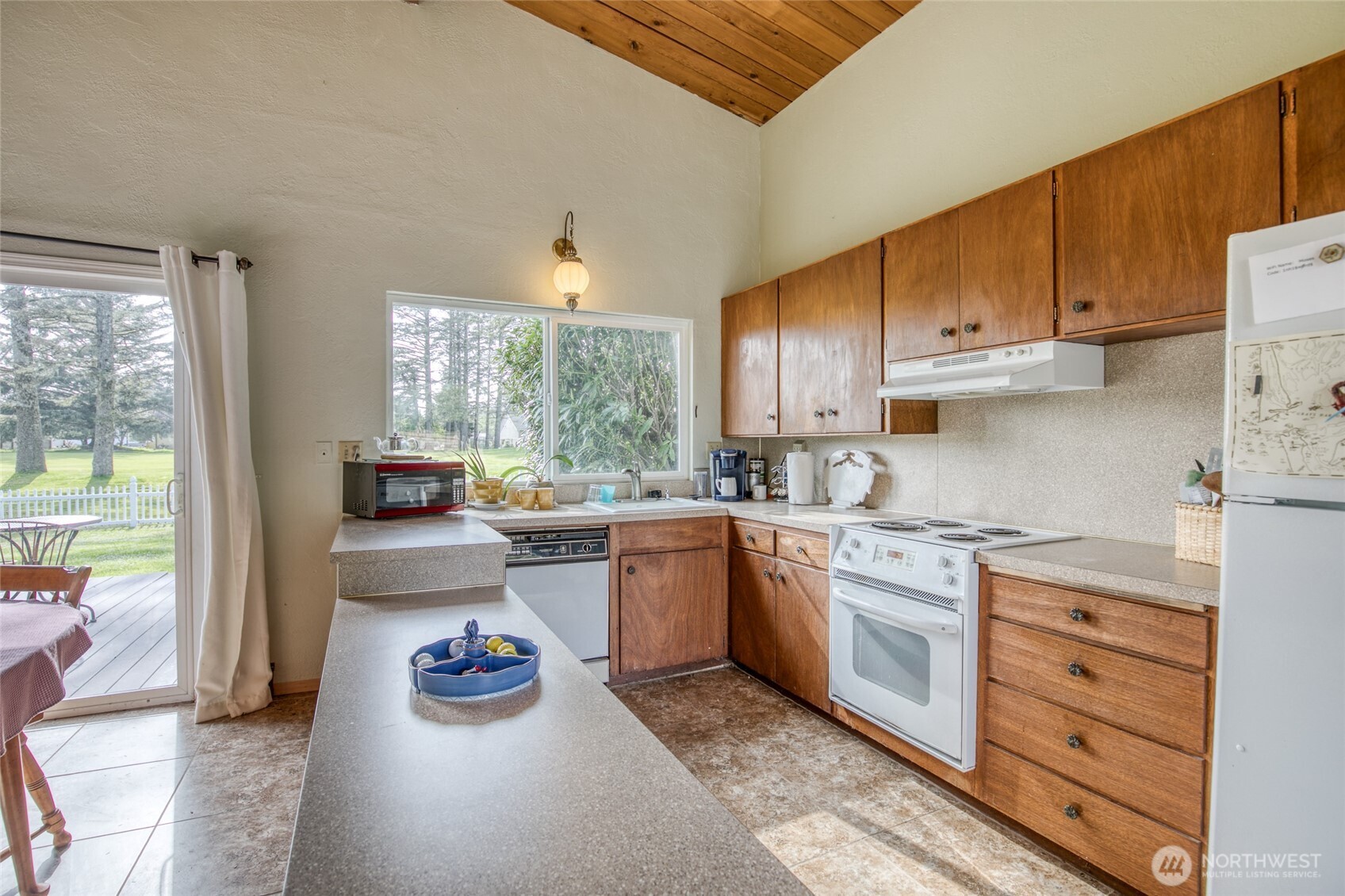 483 Dolphin Avenue Property Photo 11