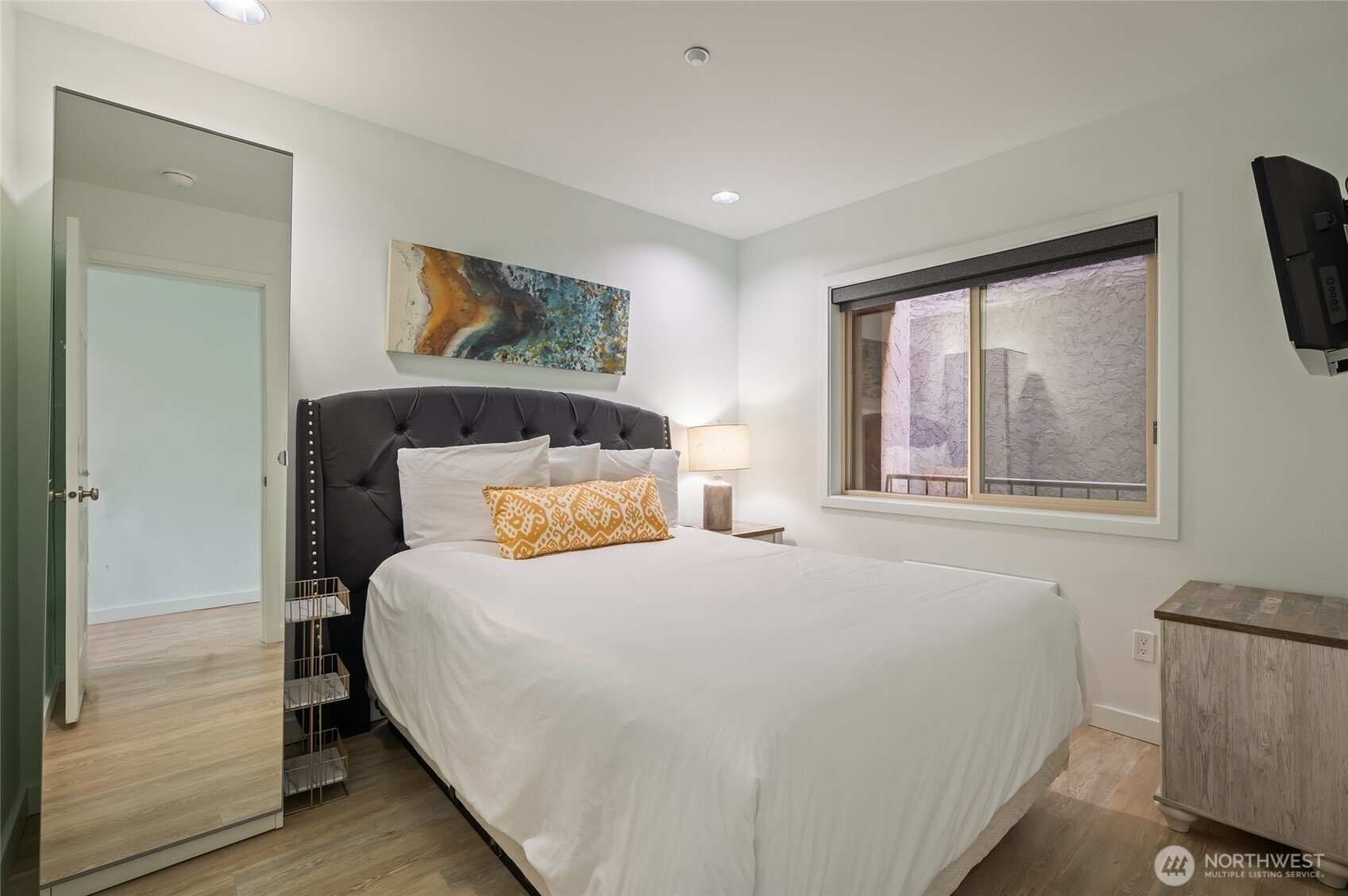322 W Woodin Avenue 526 Property Photo 3