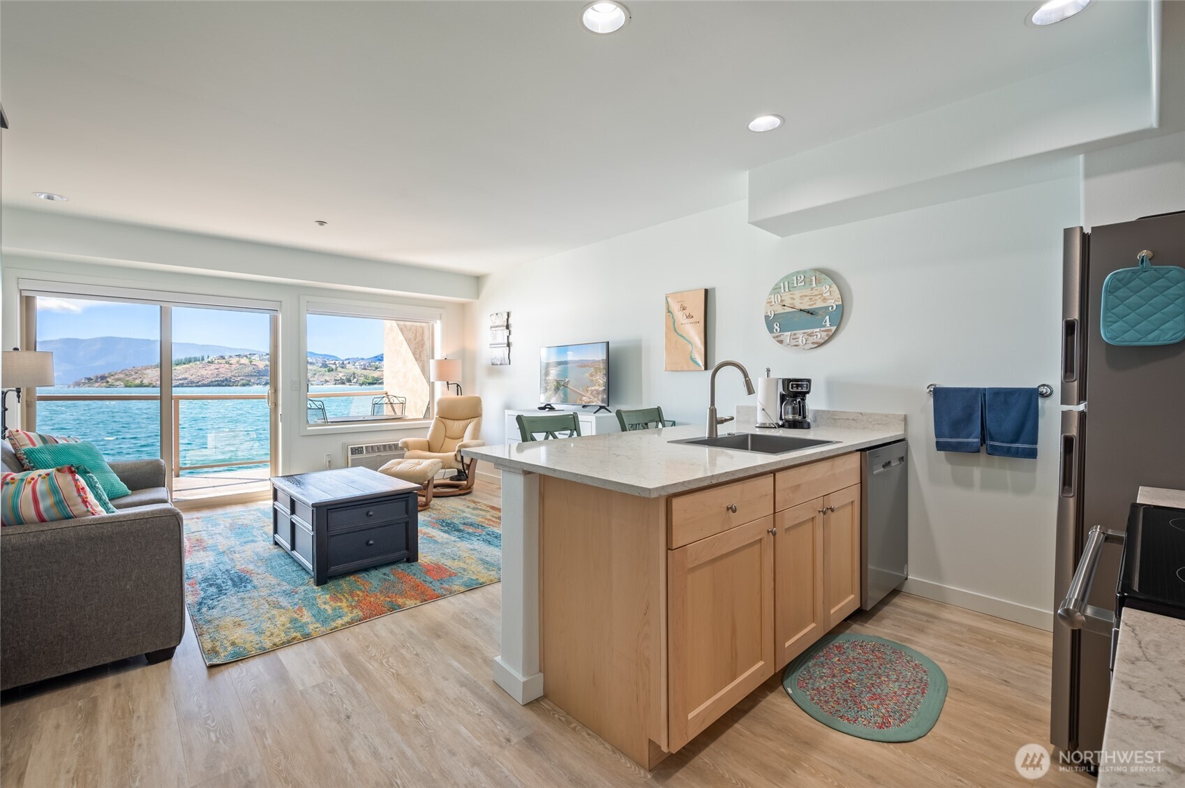 322 W Woodin Avenue 526 Property Photo 8