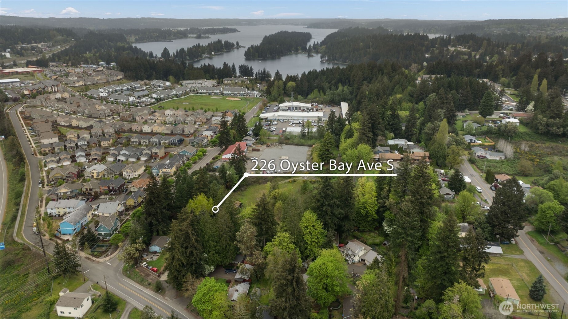 226 S Oyster Bay Ave Property Photo 15