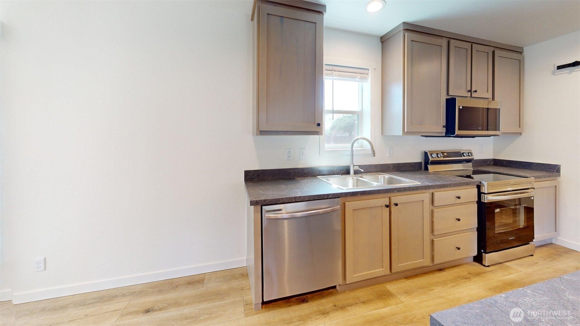 6 Nomak Property Photo 5