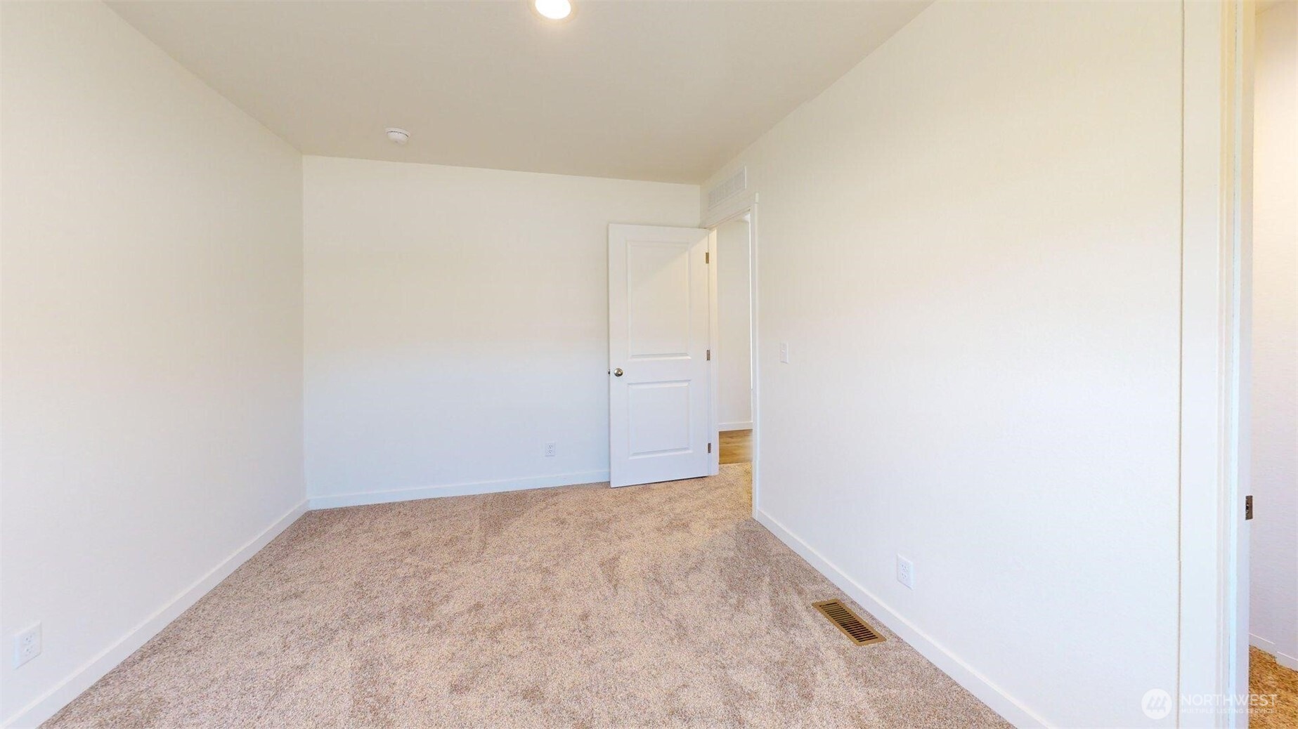 6 Nomak Property Photo 15