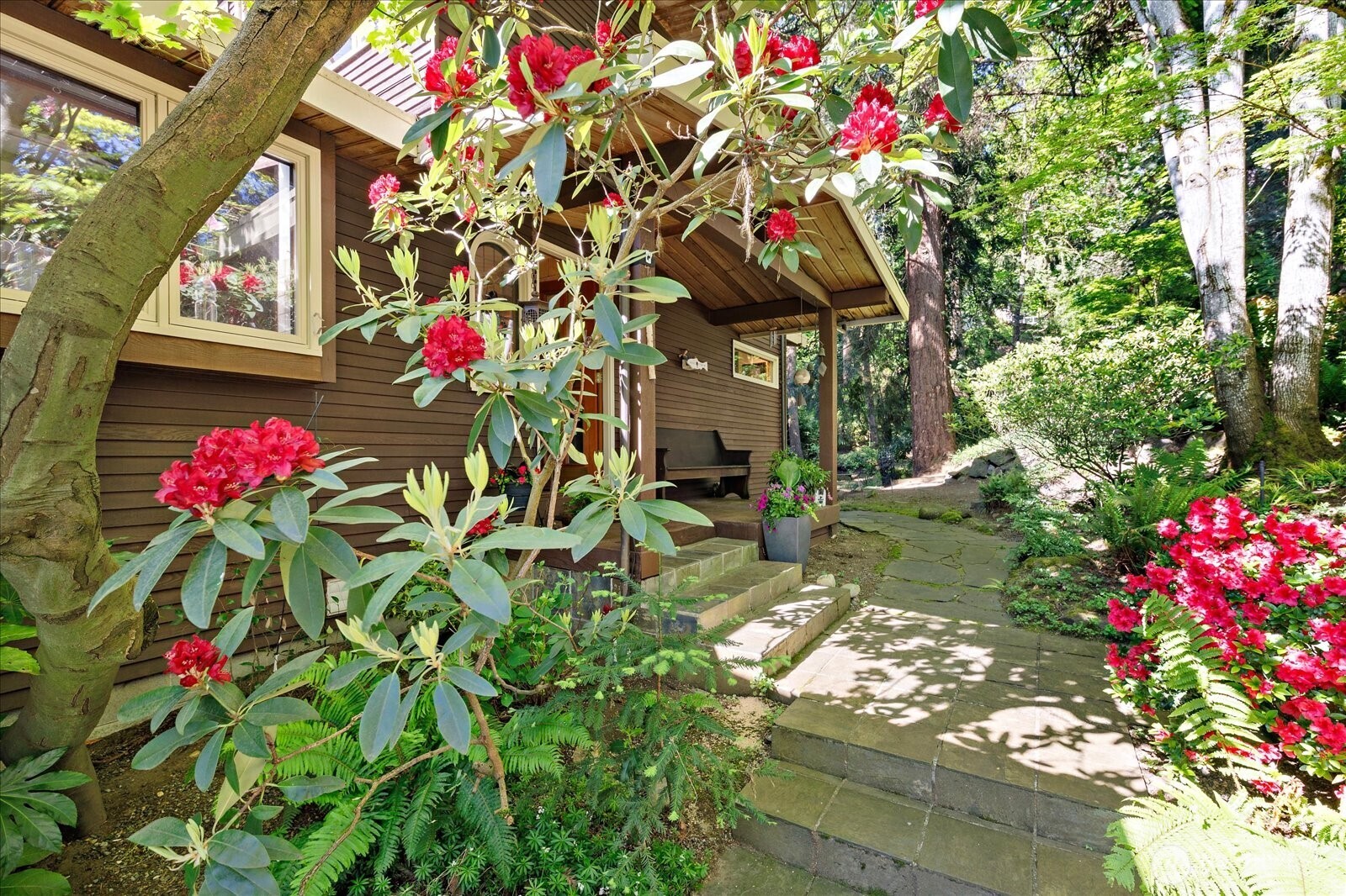 6418 E Mercer Way Property Photo 5