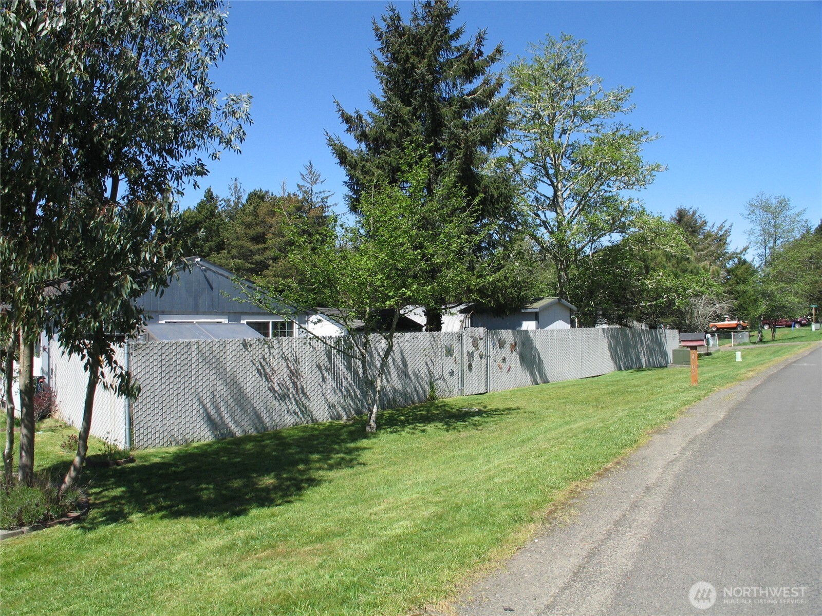 24703 Ash Place Property Photo 6