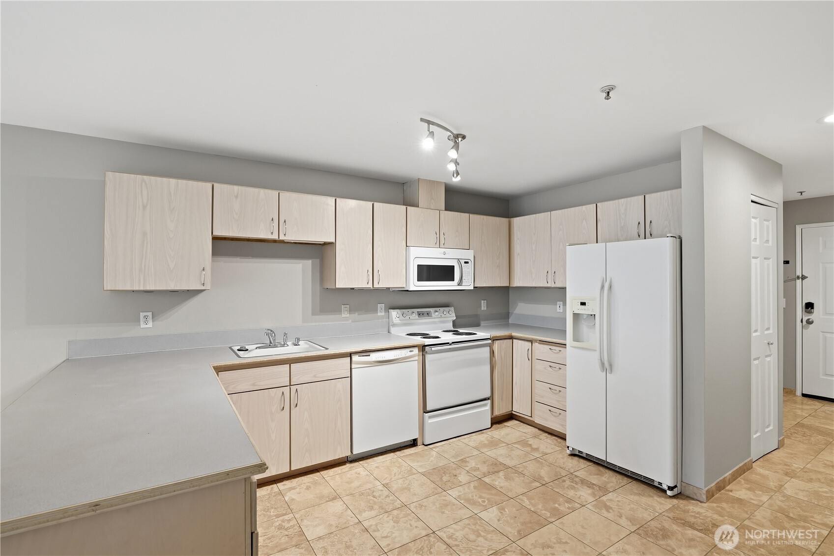 18210 73rd Avenue 201 Property Photo 7