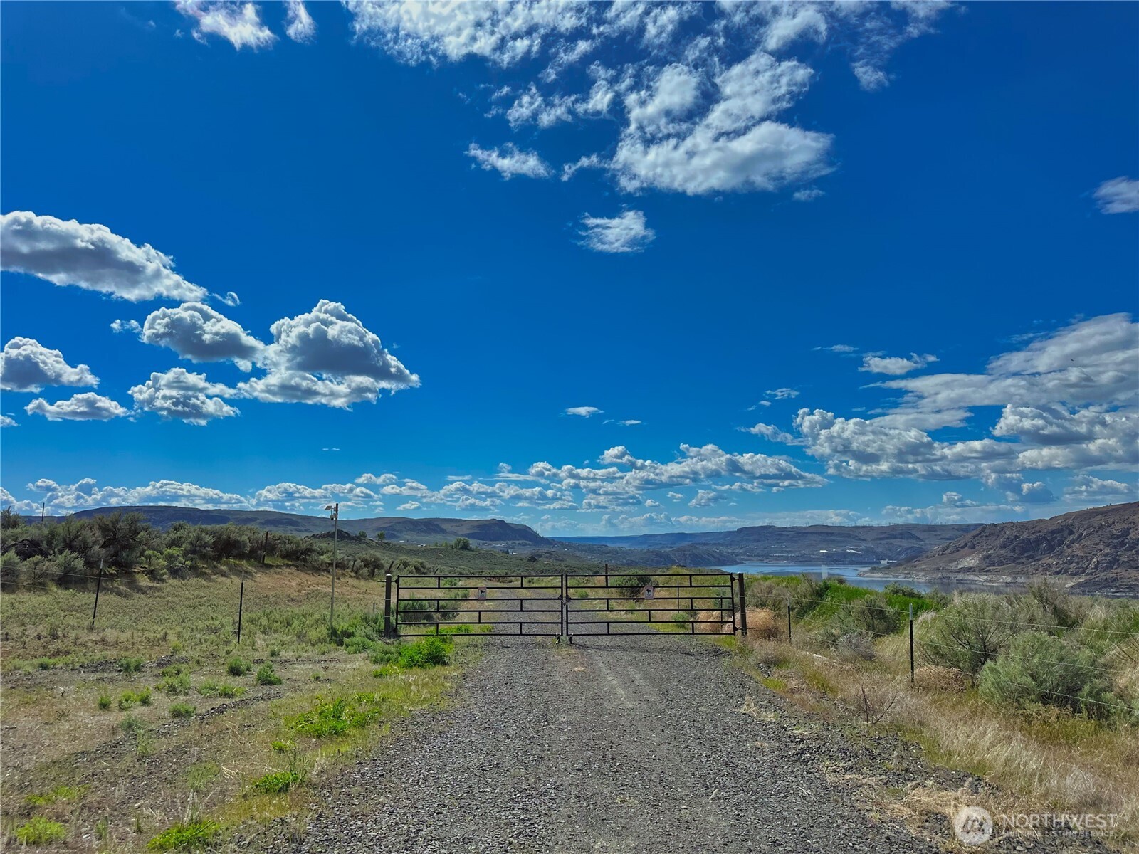 46040 Arrowleaf Canyon Drive Property Photo 6