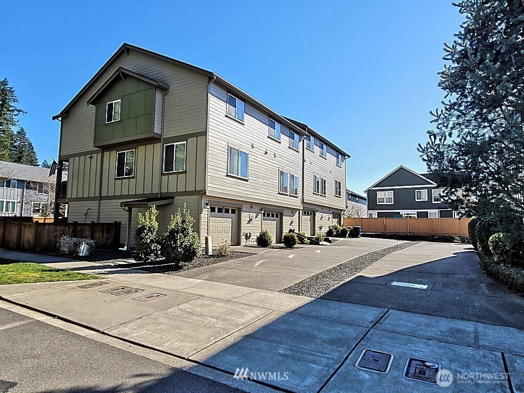 517 Oso Berry Street Property Photo 2