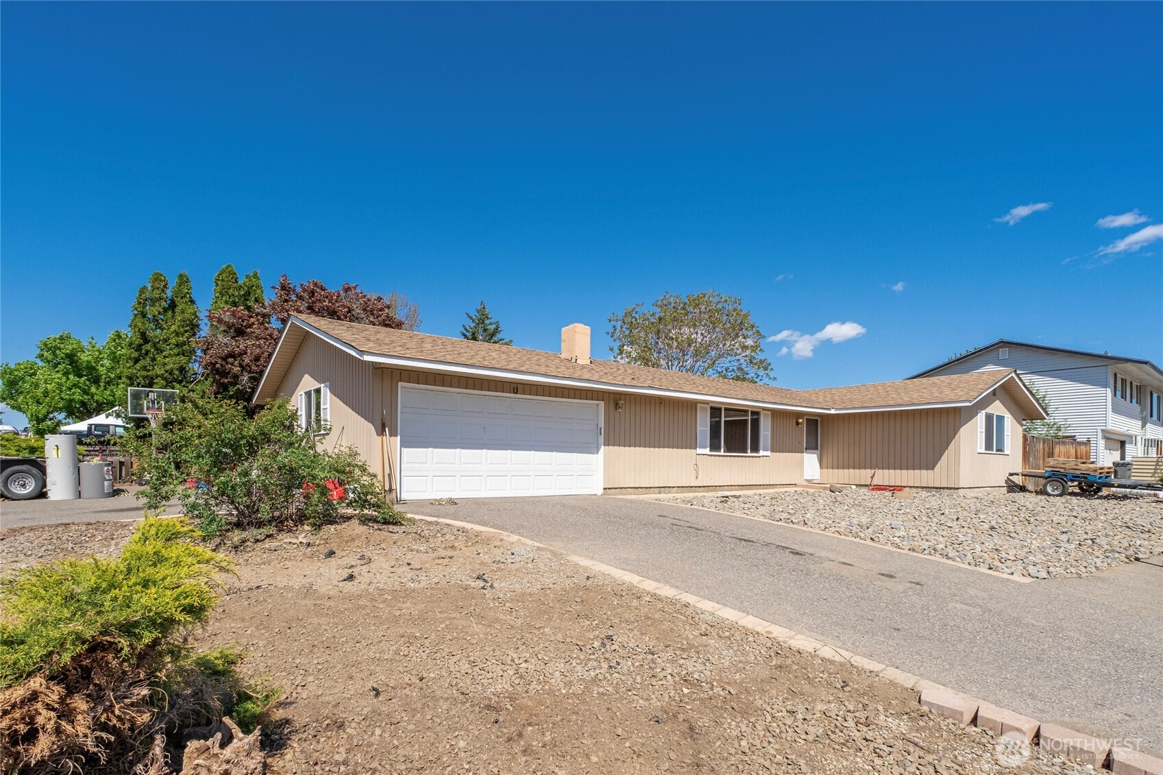 1121 Jean St Property Photo 1