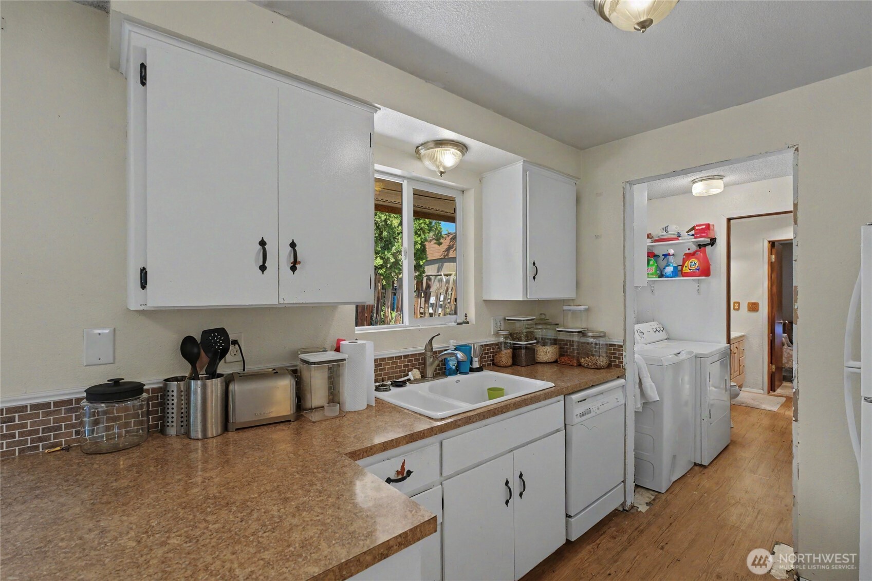 1121 Jean St Property Photo 4