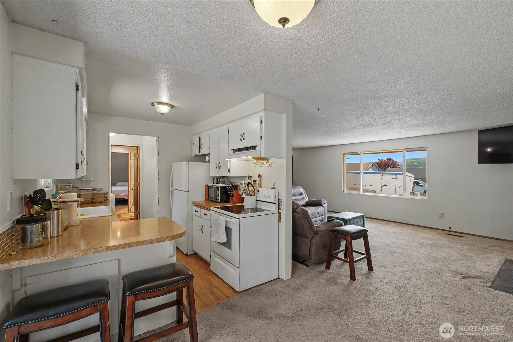 1121 Jean St Property Photo 6